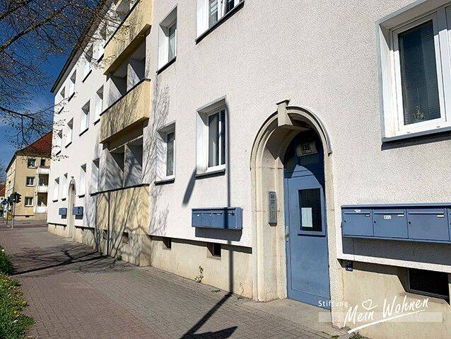 Erdgeschosswohnung mit Badewanne und großem Balkon!, 6130 Halle (Saale) (Ammendorf-Beesen Damaschkestraße Dieselstraße Südstadt)