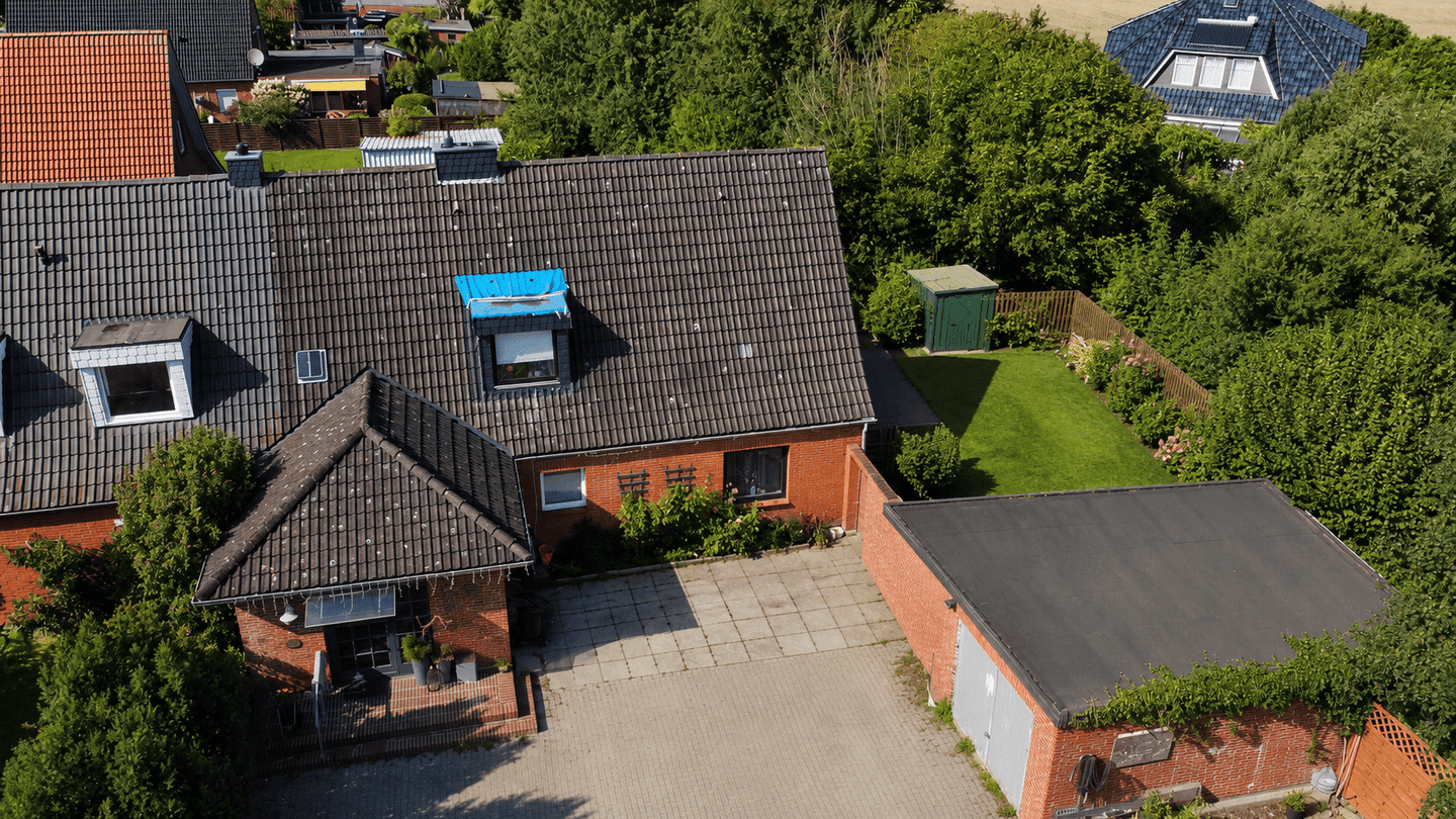 Massive Doppelhaushälfte in ruhiger, wassernaher Lage nahe Timmendorf – mit Entwicklungspotenzial, 23669 Ratekau