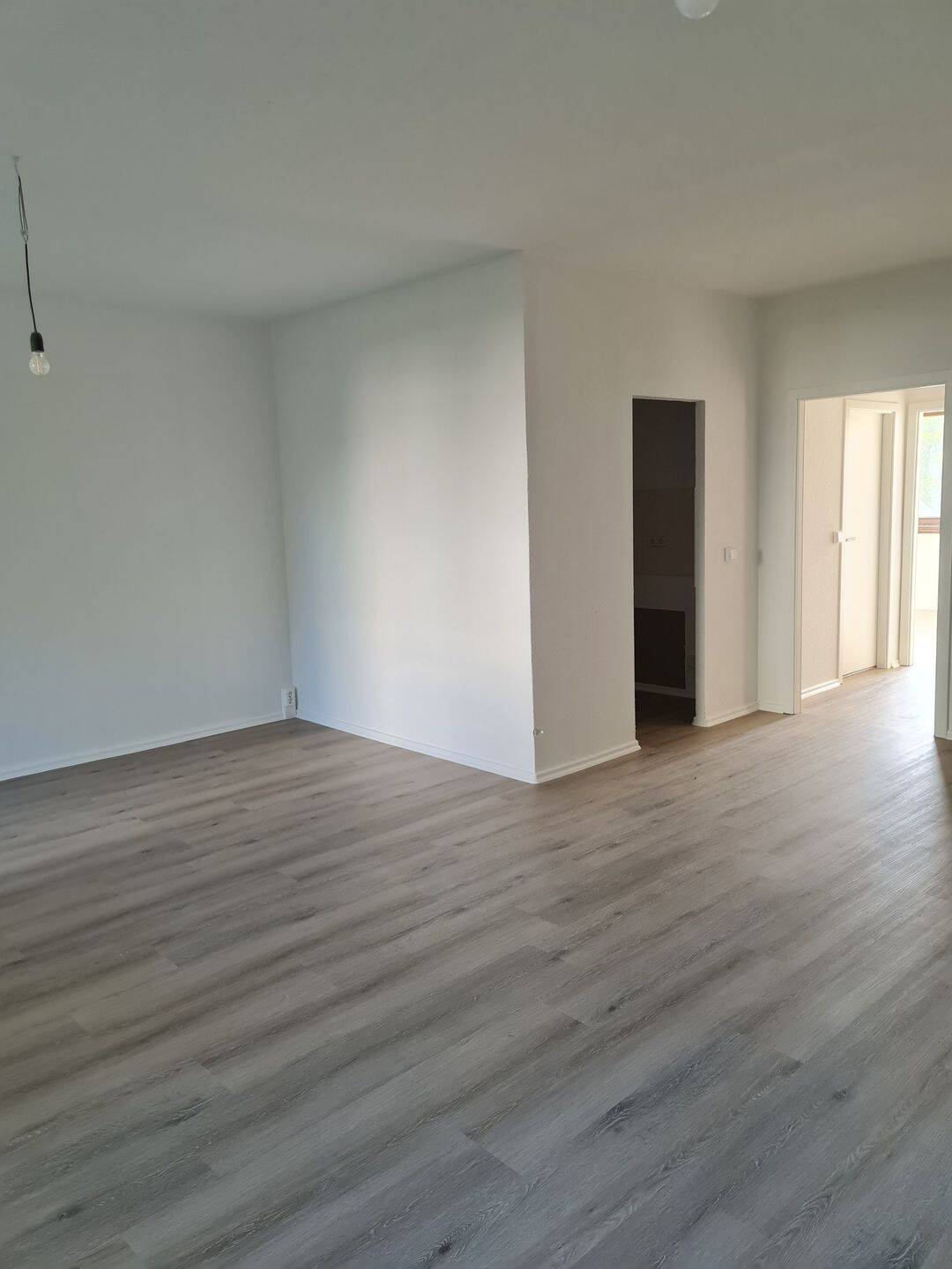 Modern sanierte 3-Raum-Wohnung – Einziehen & Wohlfühlen, 7381 Pößneck