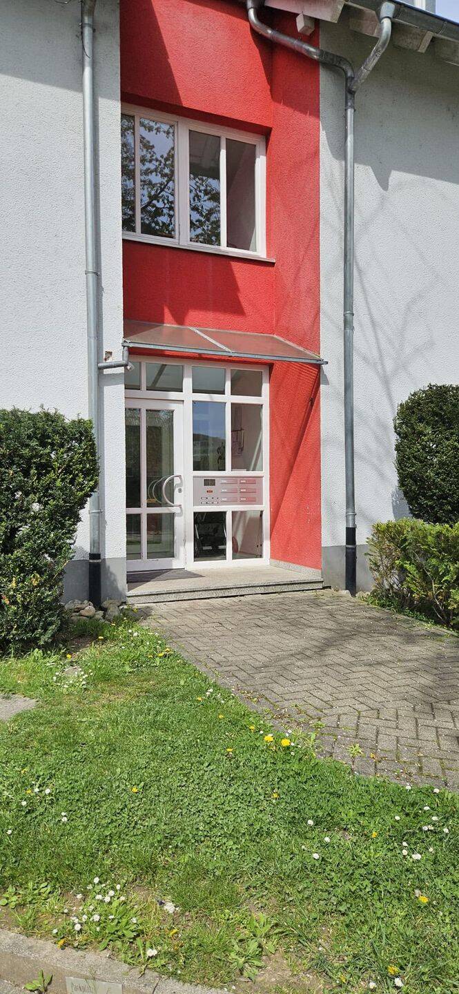 Helle 2,5-Zimmer-Dachgeschosswohnung (80 m²) mit Loggia und TG-Stellplatz in Schopfheim- Fahrnau, 79650 Schopfheim