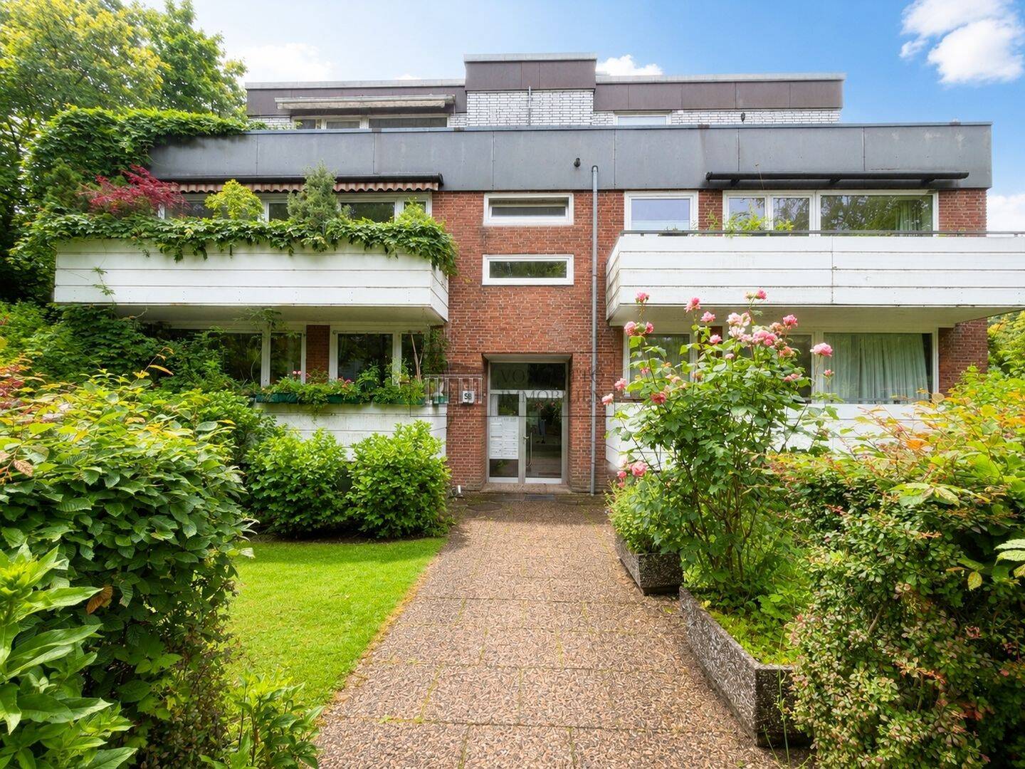 Ruhige 2 Zimmer Wohnung mit Balkon, Keller und Stellplatz, 22147 Hamburg (Wandsbek Rahlstedt)