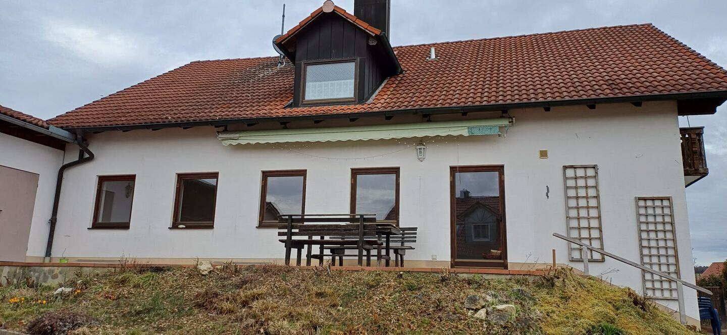 Gepflegte Erdgeschosswohnung mit Garten, Garage und Kellerräumen, 86868 Mittelneufnach