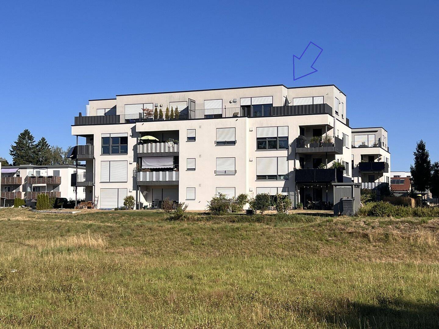 Neuwertige 3-Zimmer-Penthousewohnung mit Parkierung in vorderster Reihe mit Hochgratblick in Isny., 88316 Isny im Allgäu