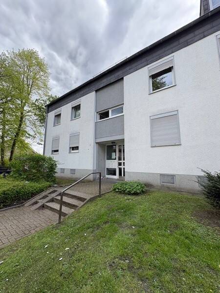 Familien aufgepasst: teilrenovierte 3-Zimmer-Wohnung mit WBS