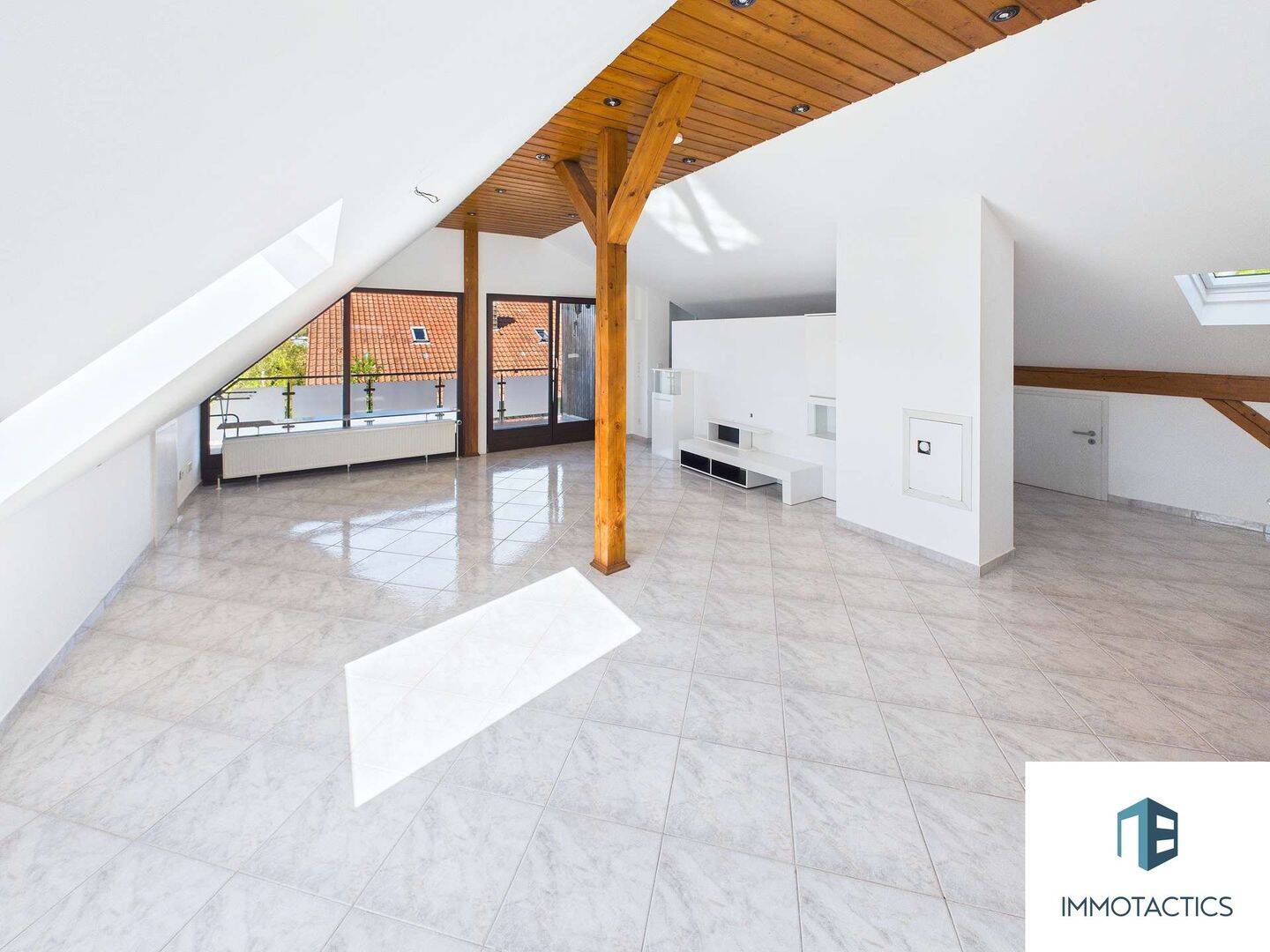 Dachgeschosswohnung mit Loggia und großzügigem Wohnbereich in Ingelheim am Rhein, 55218 Ingelheim am Rhein