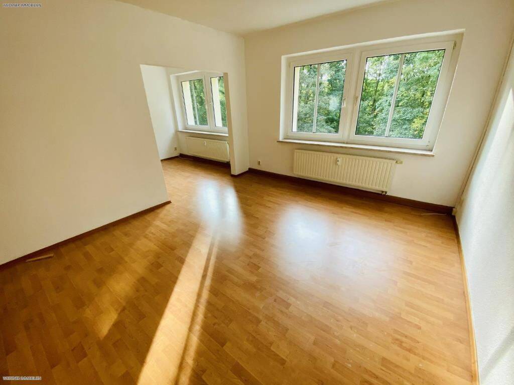 Wohnen am Stadtwald! Idyllisch gelegene 3 Zimmer Wohnung mit PKW Stellplatz, 7548 Gera