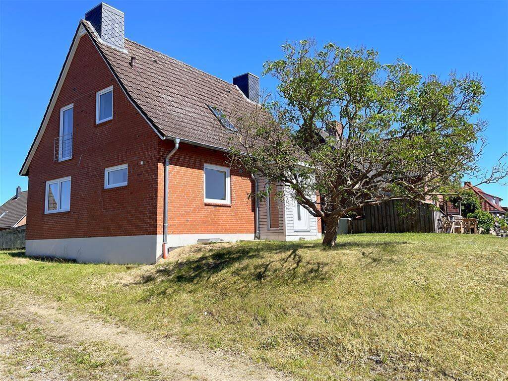 Einziehen statt sanieren: saniertes Haus mit rund 1.000 m² Grundstück in Panker-Darry, 24321 Panker