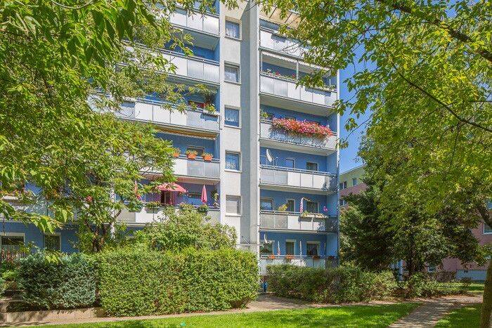 Wohn(t)raum: 4-Zimmerwohnung mit Balkon und Aufzug!, 1239 Dresden