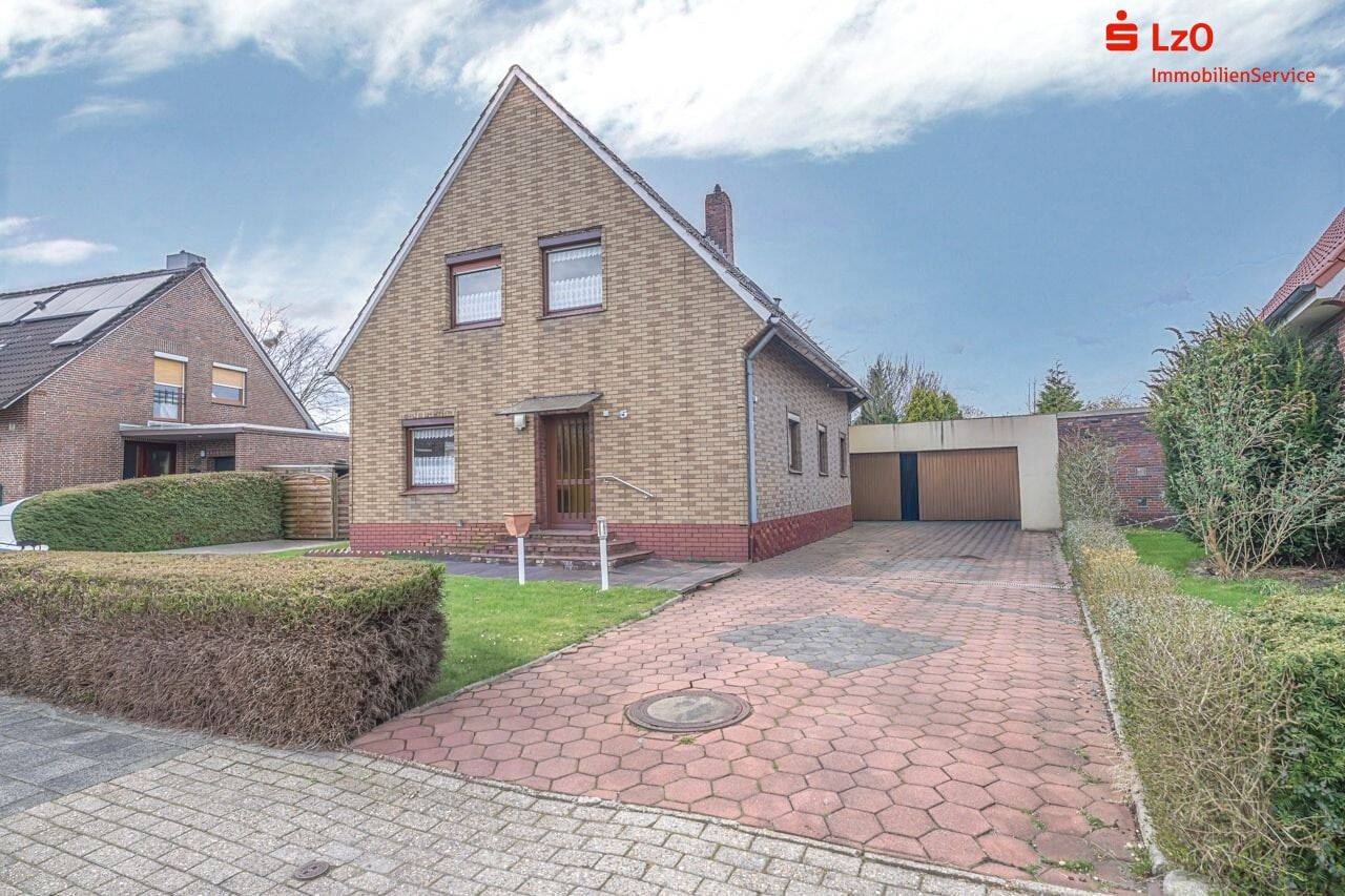 Sanierungsbedürftiges Wohnhaus auf großem Grundstück in begehrter Lage, 26419 Schortens (Stadt Wilhelmshaven)