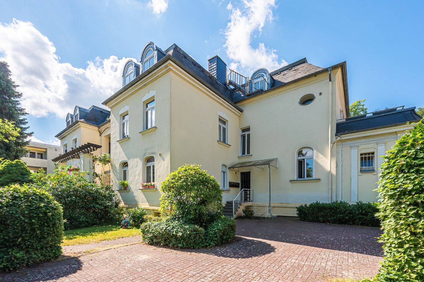 Wohnen über zwei Ebenen mit Villen-Flair – lichtdurchflutete Maisonette mit Balkon in Lichterfelde, 12207 Berlin (Steglitz-Zehlendorf Lichterfelde)