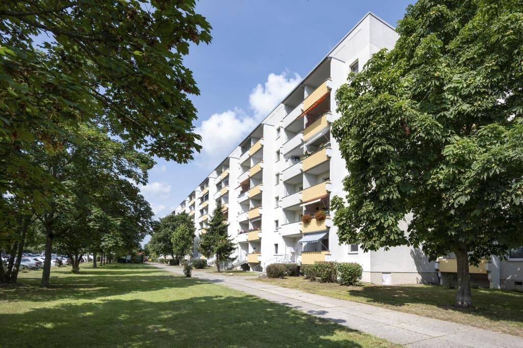 Günstig rein. Glücklich wohnen. / Move in affordably. Live happily., 4207 Leipzig (Großzschocher Grünau-Siedlung Kleinzschocher Lausen-Grünau)