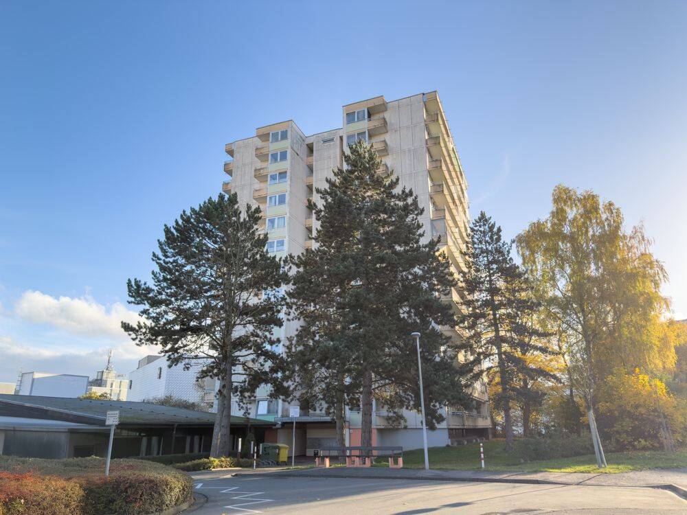 Großzügige 3-Zimmer-Wohnung mit 3 Balkonen, moderner Einbauküche und TG-Stellplatz, 96450 Coburg