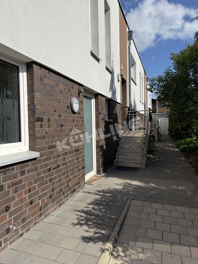 Möblierte Oberwohnung mit maßgefertigten Einbauten, Balkon und hochwertiger Ausstattung in Vechta, 49377 Vechta
