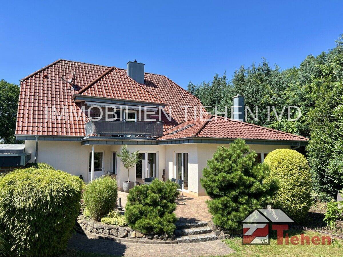 PLATZ FÜR 2 FAMILIEN!  Voll renoviert mit Doppelgarage und Doppelcarport – PROVISIONSFREI!, 49777 Klein Berßen