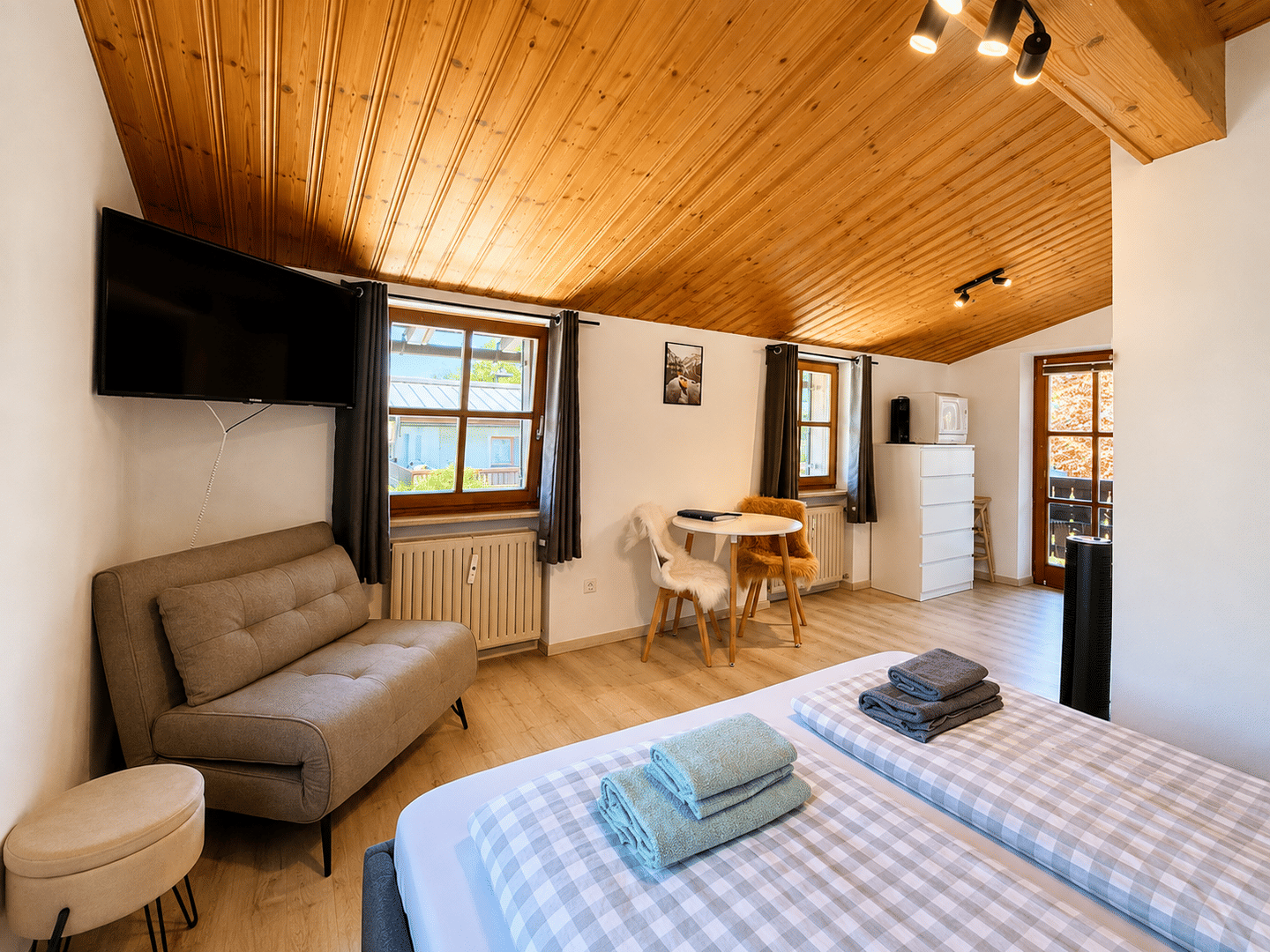 Charmante möblierte Dachgeschosswohnung mit besonderem Flair, 83471 Schönau a. Königssee
