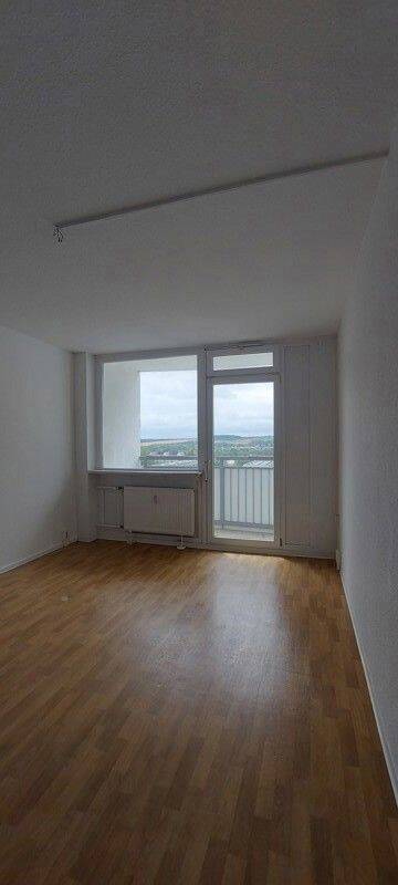 Familienfreundliche 3-Zimmerwohnung mit Balkon und Aufzug!, 1239 Dresden
