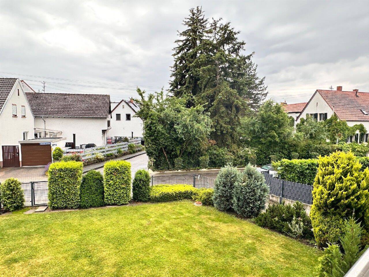 Einfach toll: Moderne 3 ZKB-Wohnung mit XL-Balkon, Aufzug und Tiefgarage, 67141 Neuhofen
