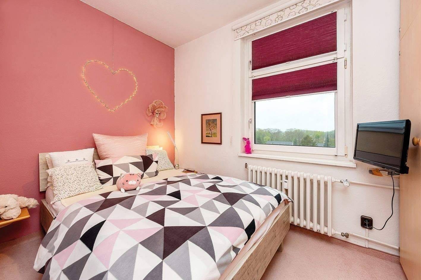 Über den Dächern von Berlin: 2,5 Zimmer mit Fernsehturm-Blick, 13403 Berlin (Reinickendorf Kolonie Erholung Kolonie Gartenfreunde Tegel Wittenau)