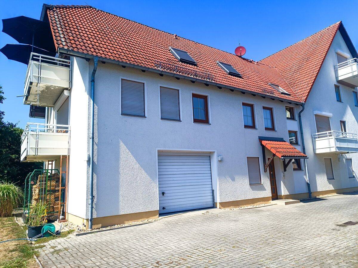 1-Raum-Dachgeschosswohnung *36 m²* *Balkon & PKW-Stellplatz* ideal für Studenten & Berufstätige, 1156 Dresden