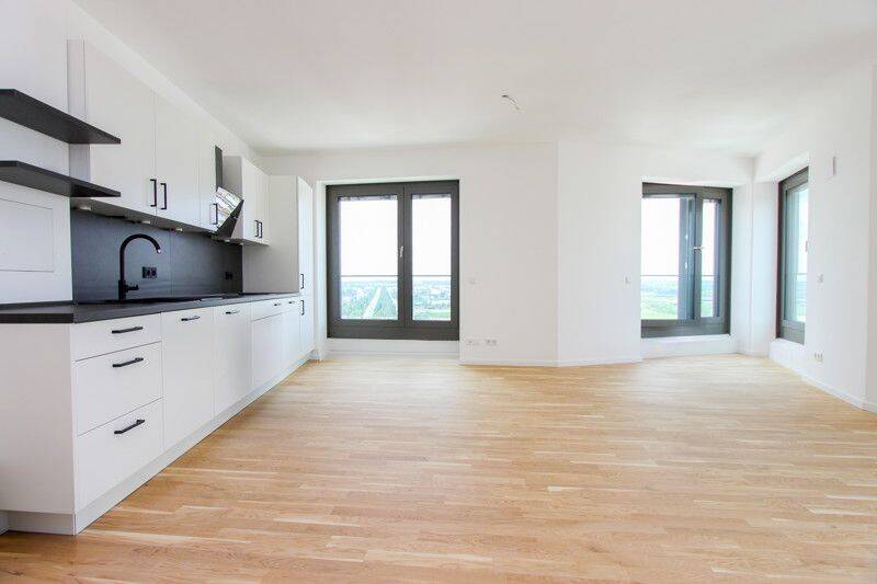 Schöne helle 3-Zimmerwohnung im 13.OG über den Dächern Münchens, 81248 München (Aubing-Lochhausen-Langwied)