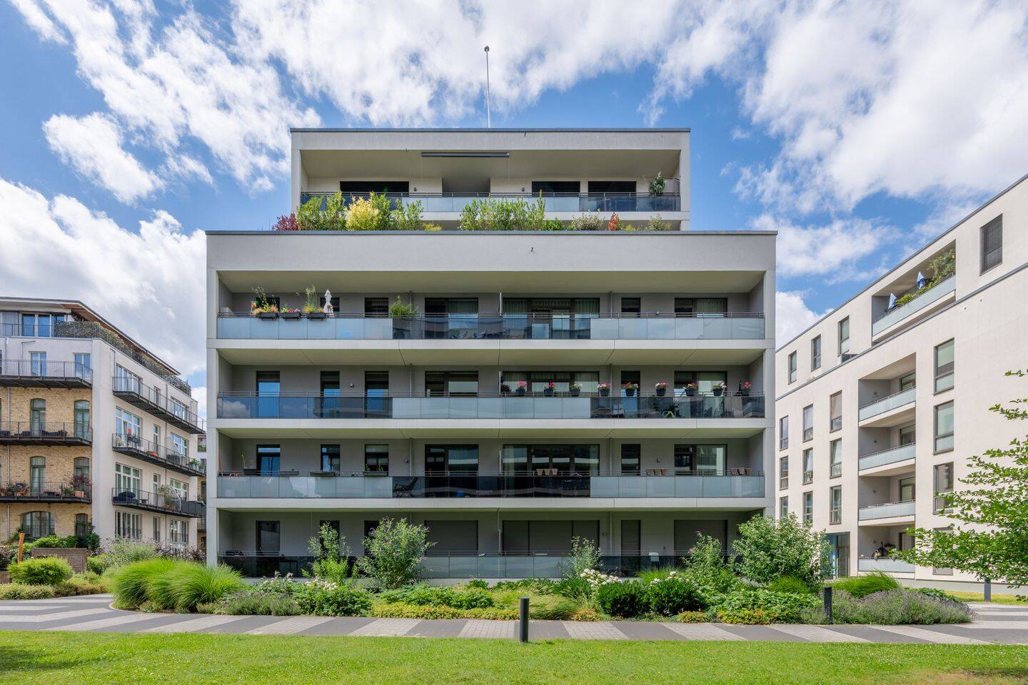 Moderne 4-Zimmer-Wohnung mit großem Balkon und Tiefgaragenstellplatz – direkt am Schloss Charlottenburg, 14059 Berlin (Charlottenburg-Wilmersdorf Charlottenburg Westend)