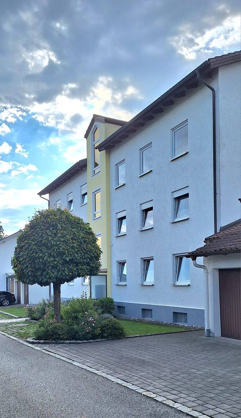 Gepflegte 2-Raum-DG Wohnung mit Balkon und Einbauküche in Neuötting, vorzeitig verfügbar zum 15.9.26, 84524 Neuötting