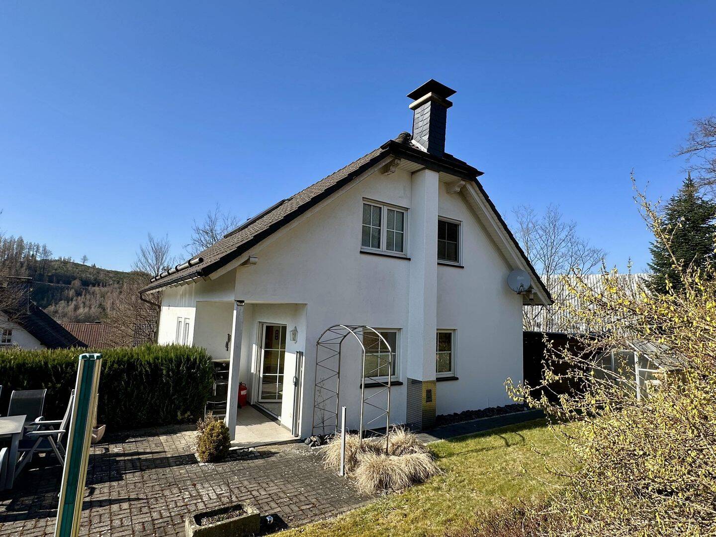 Neuer Preis! Einfamilienhaus mit Terrasse und Garten in Kirchhundem-OT, 57399 Kirchhundem