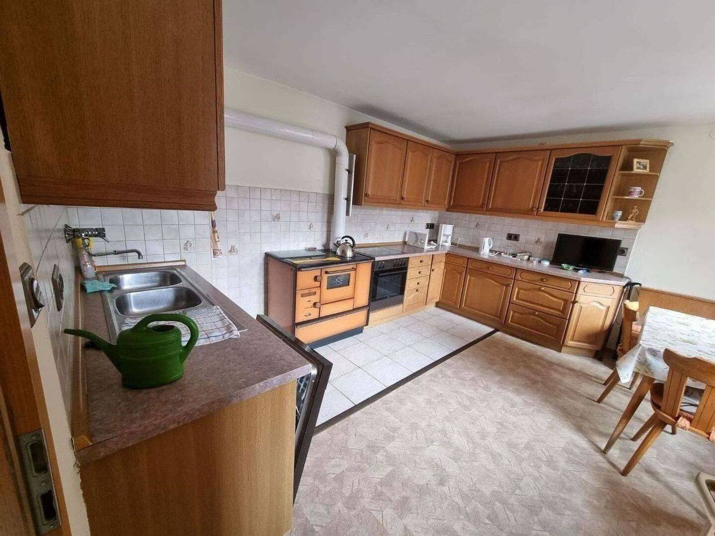 Hübsche sanierte 2 Zimmerwohnung mit eigenem Eingang und Freisitz, 92242 Hirschau