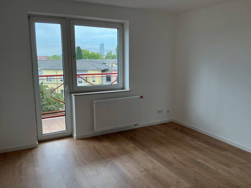 ?Schöne 4-Zimmer-Wohnung mit Tageslichtbad und Balkon in Offenbach zu vermieten