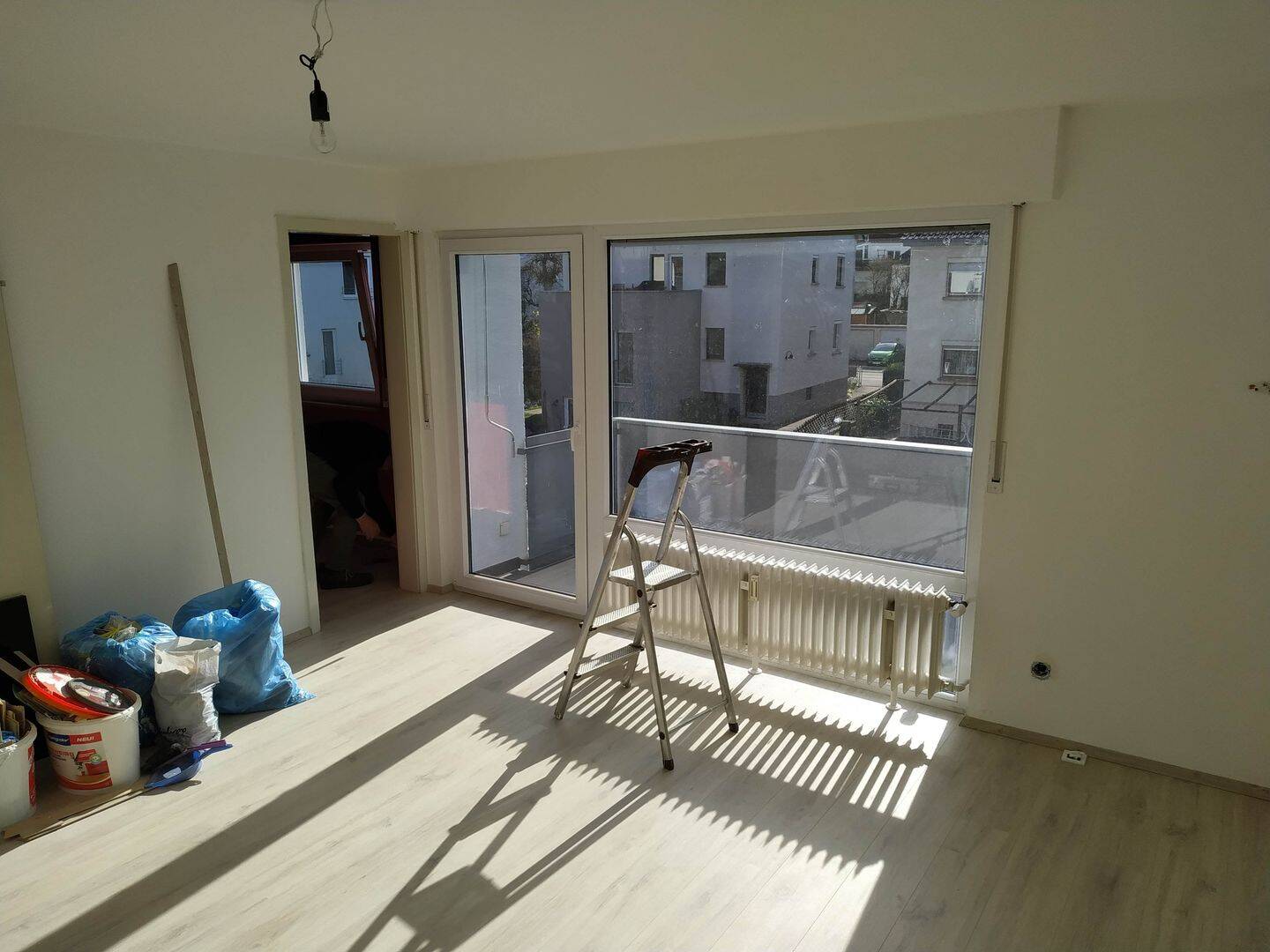 Helle, sonnige, vollständig renovierte 1,5-Zimmer-Wohnung mit Balkon und EBK in Stuttgart-Hedelfingen, 70329 Stuttgart (Hedelfingen Obertürkheim Rohracker Uhlbach)