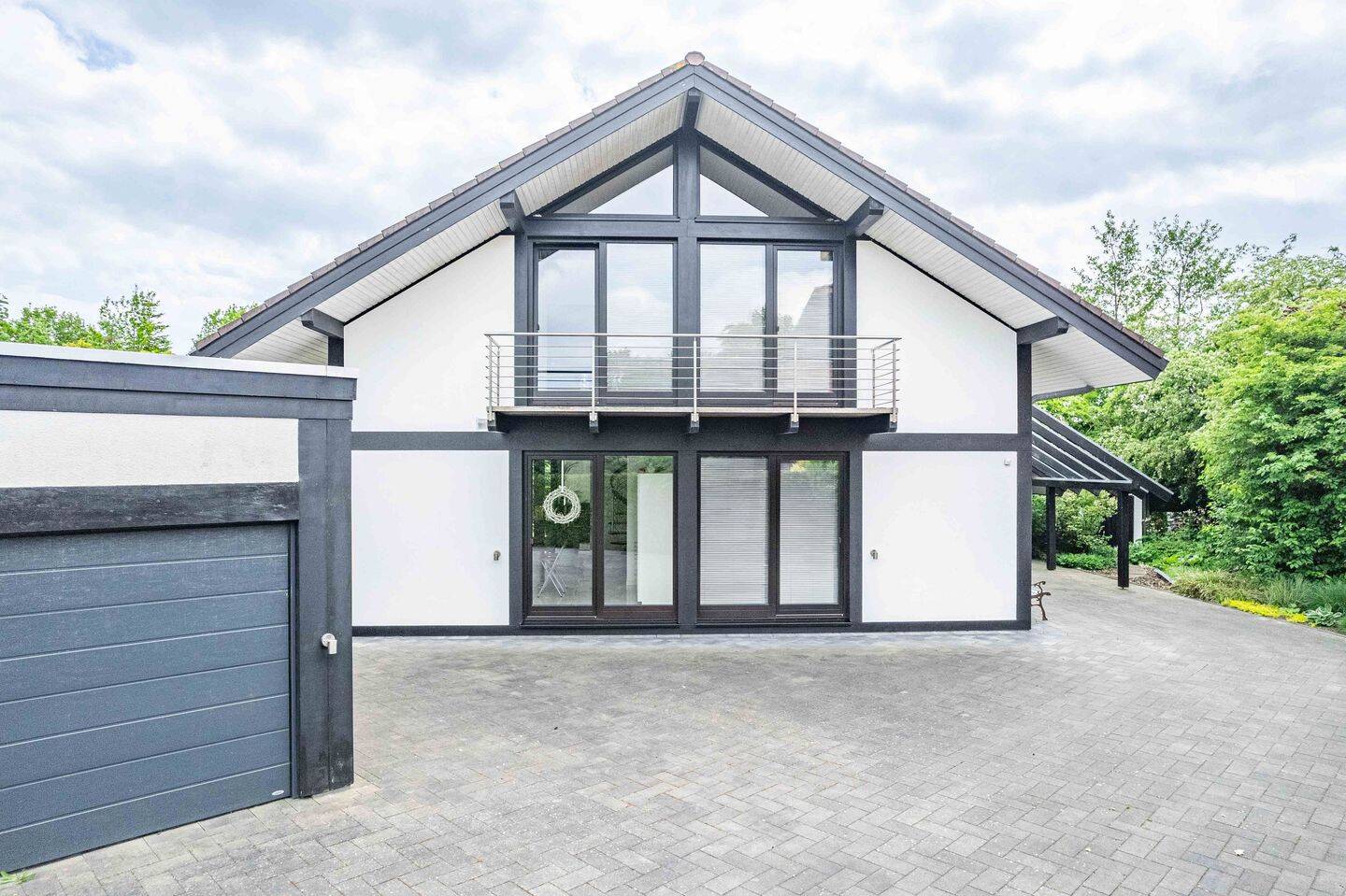 Exklusives Wohnen mit Sauna, Teich und großzügigem Raumangebot!, 26409 Wittmund
