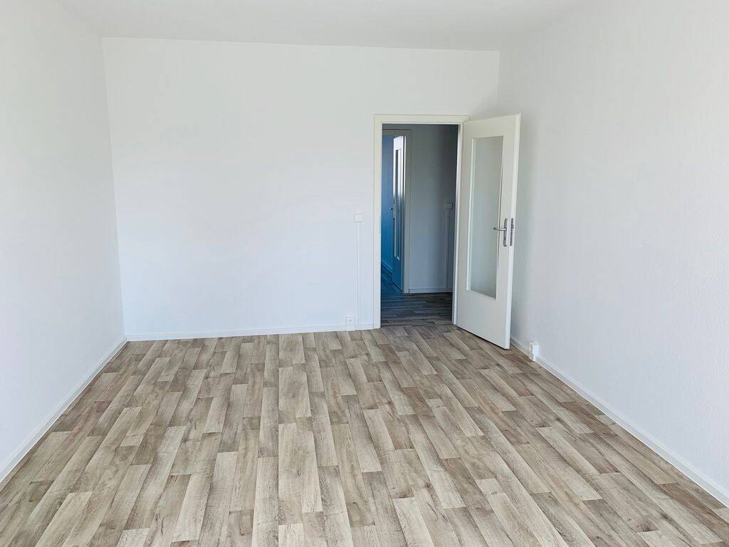 4-Raumwohnung mit Balkon in luftiger Höhe, 4209 Leipzig (Grünau-Mitte Grünau-Nord Grünau-Ost Schönau)