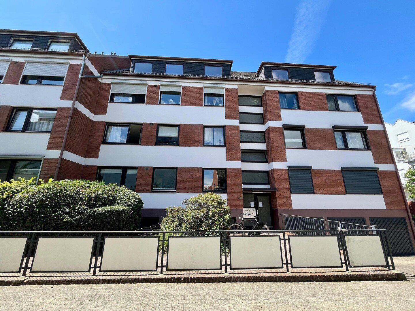 Provisionsfrei: 4-Zimmer-Dachgeschosswohnung mit Südbalkon & Garagenstellplatz in Schwachhausen, 28211 Bremen (Gete Radio Bremen Schwachhausen)
