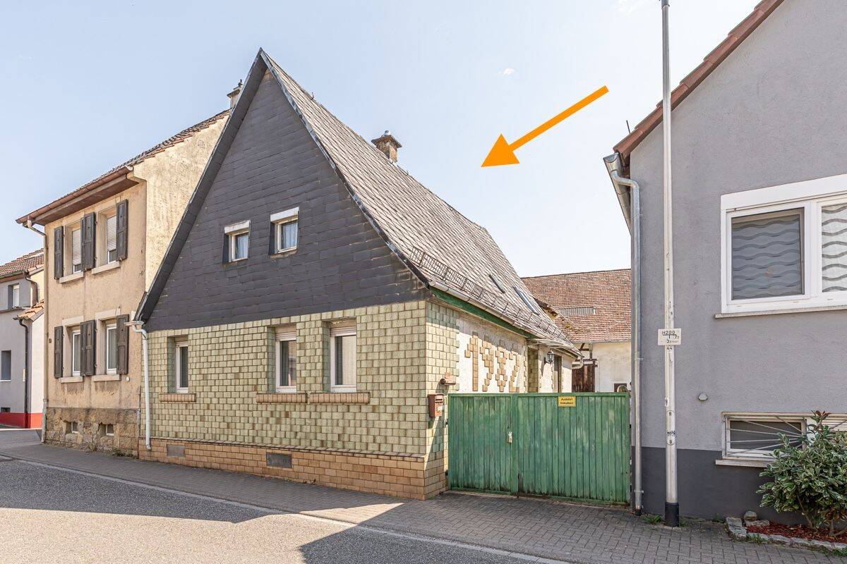 Viel Potenzial für Handwerker: Haus mit Scheune zur Sanierung oder Neugestaltung in Gölshausen, 75015 Bretten