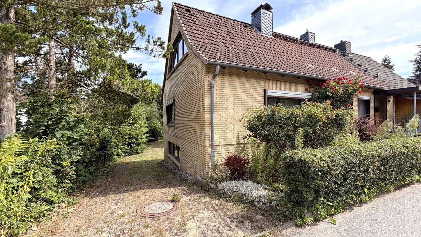 Gartenjuwel in Kiel-Hammer – Doppelhaushälfte mit großem Grundstück und viel Gestaltungspotenzial, 24113 Kiel (Gaarden-Süd Hassee)