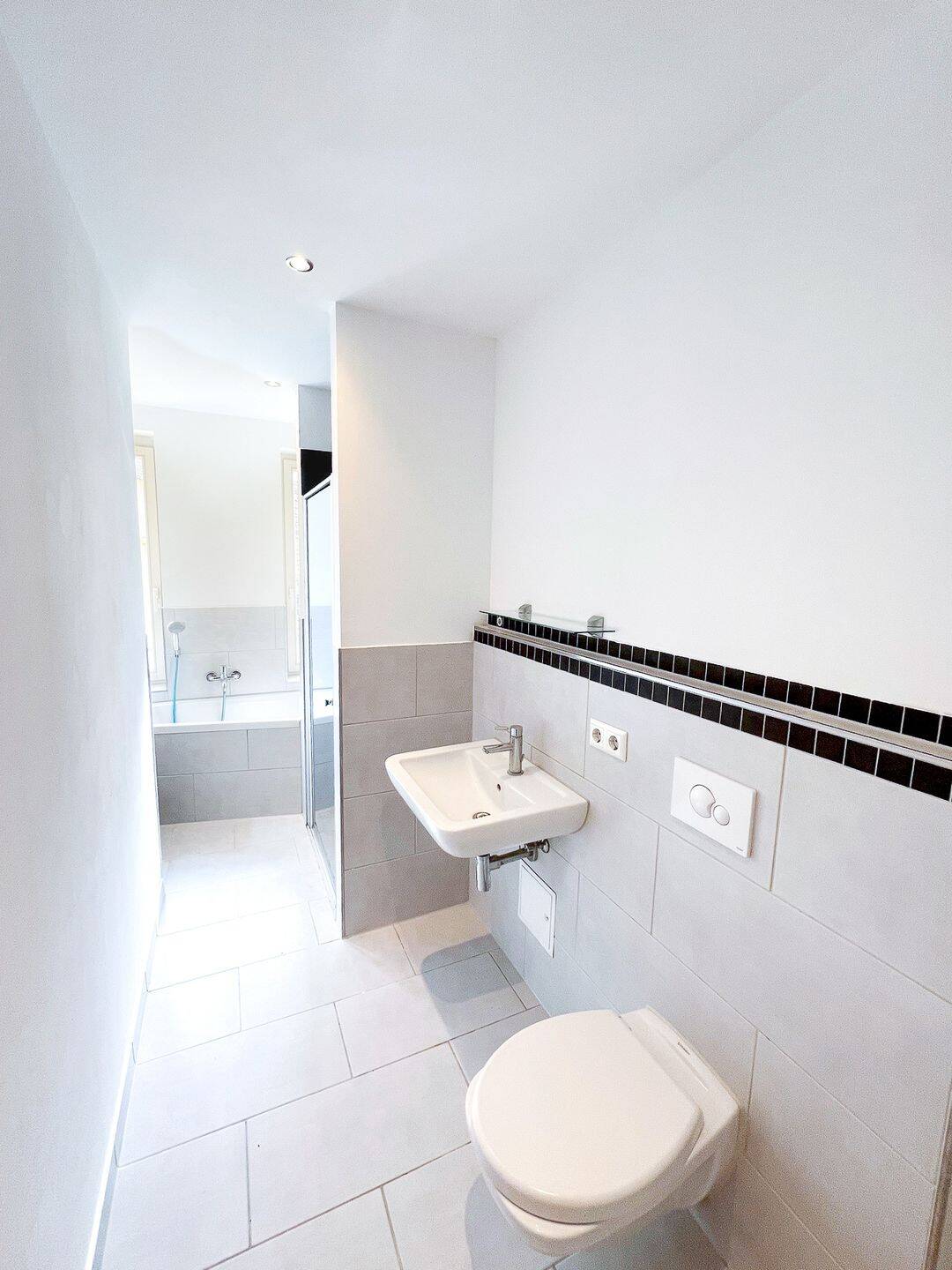Mit Dusche und Wanne! Inkl. EBK, 4328 Leipzig (Paunsdorf Sellerhausen-Stünz)
