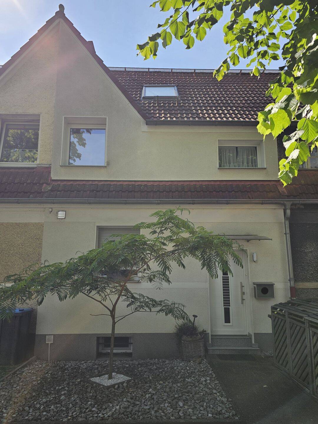 Charmantes Reihenmittelhaus mit großem Garten in Herten-Bertlich, 45701 Herten