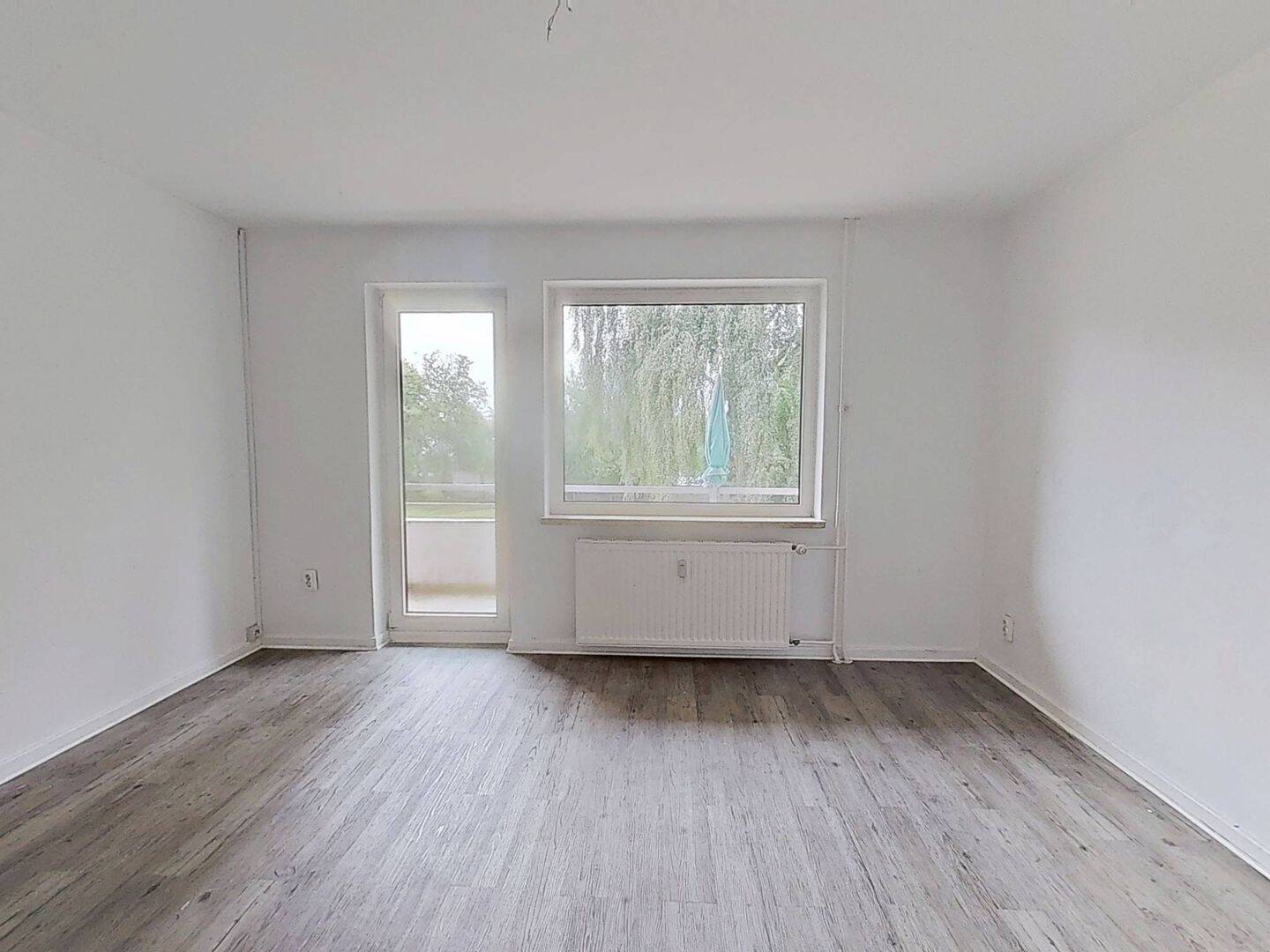 Helle 2-Zimmer-Wohnung mit BALKON und EINBAUKÜCHE, 24768 Rendsburg