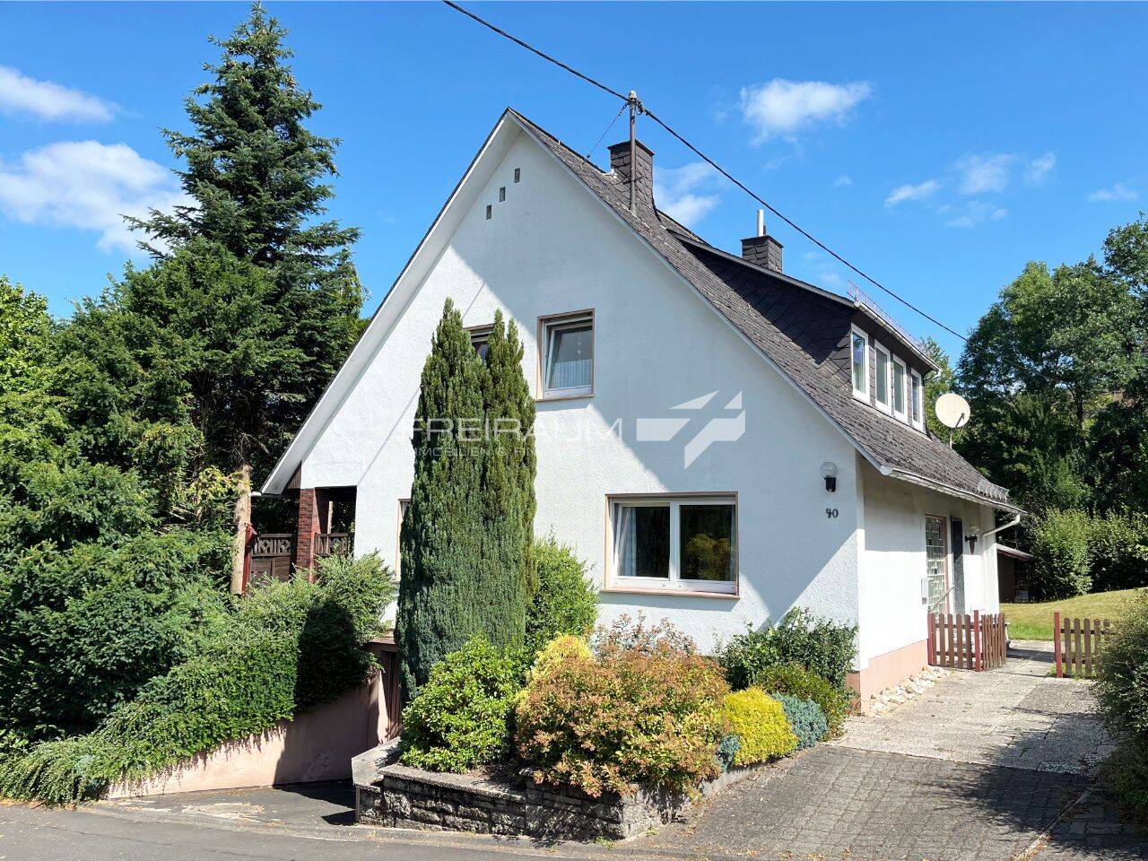 FREIRAUM4 +++ Charmantes Einfamilienhaus mit viel Platz und Garten in Herdorf, 57562 Herdorf
