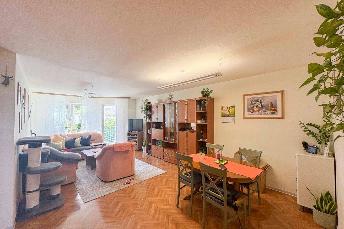 Gepflegte 3-Zimmer-Wohnung mit Balkon, Aufzug & Tiefgaragenstellplatz in Wertheim-Wartberg, 97877 Wertheim