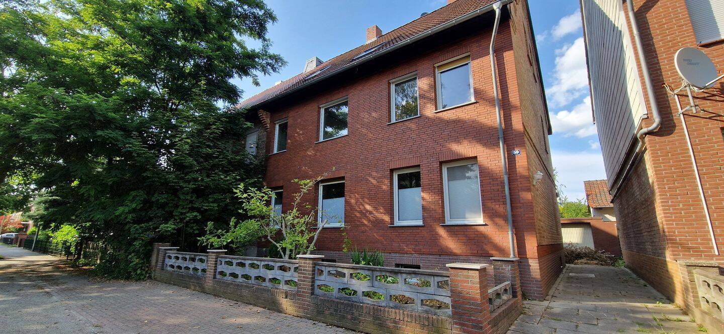 Platz für Visionen – geräumige Doppelhaushälfte mit 6 Schlafzimmern und großzügigem Grundstück, 38372 Helmstedt
