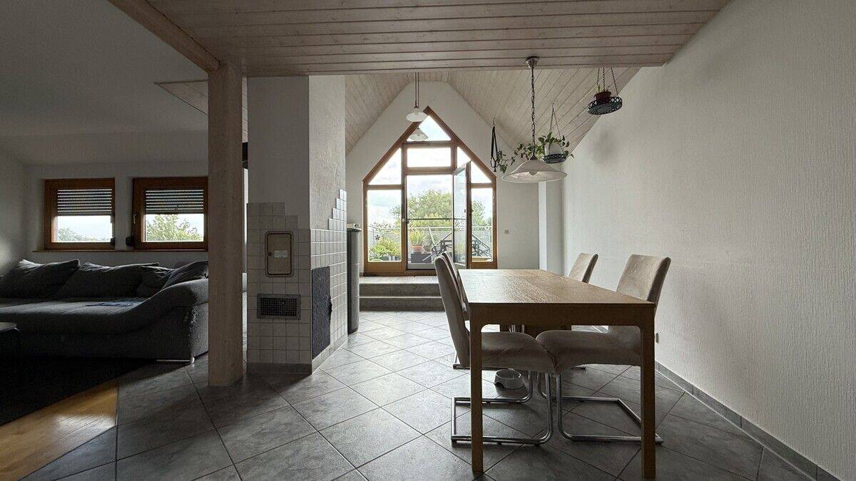 Geschmackvolle 3,5-Zimmer-Dachgeschosswohnung zentral in Crailsheim zur Miete ab 01.11. frei, 74564 Crailsheim