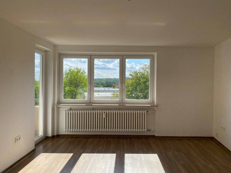 3-Zimmer-Wohnung mit Balkon und Tageslichtbad, 65824 Schwalbach am Taunus