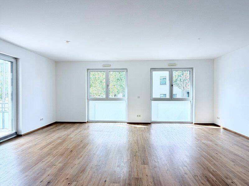 Stilvolles Wohnen: Lichtdurchflutete 3-Zimmer-Wohnung mit Balkon und moderner Ausstattung, 65189 Wiesbaden (Biebrich Wiesbaden)