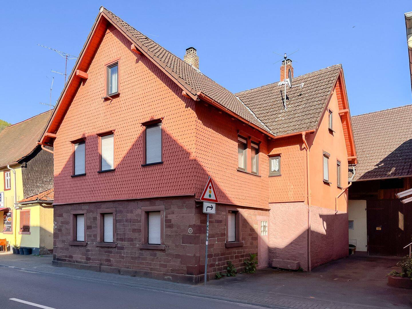 Einfamilienhaus mit Scheune – viel Potenzial für Ihr Herzensprojekt, 63936 Schneeberg