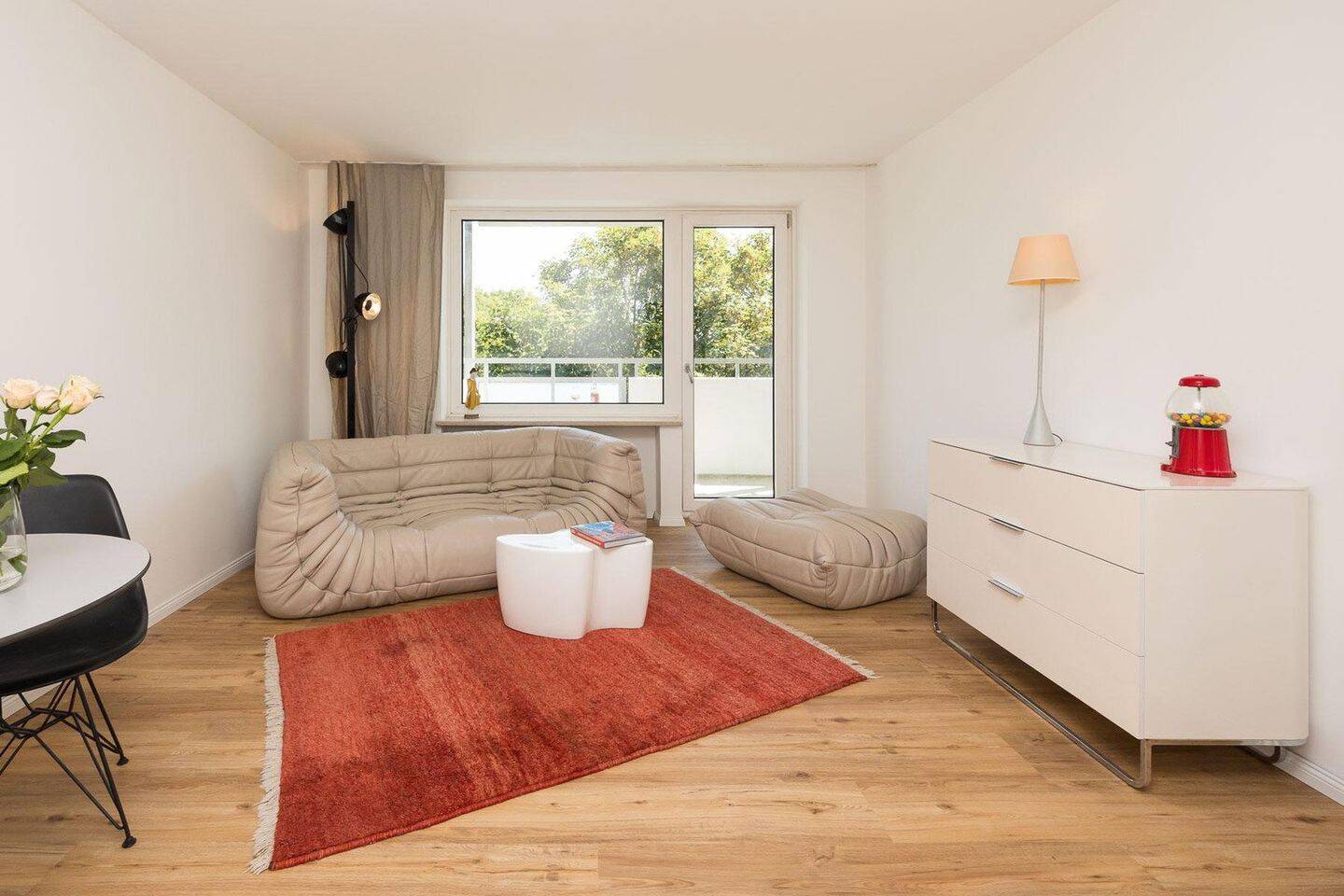Sofort einziehen & wohlfühlen: Sanierte 1,5-Zimmer-Wohnung mit Balkon in Bogenhausen