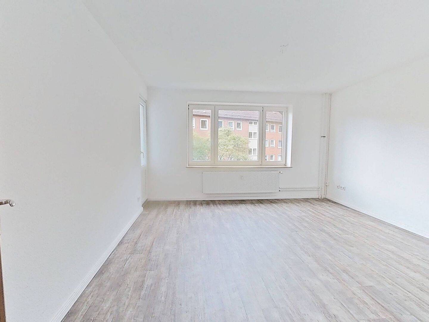 Gut geschnittene 3-Zimmer-Wohnung mit EBK und BALKON, 24768 Rendsburg