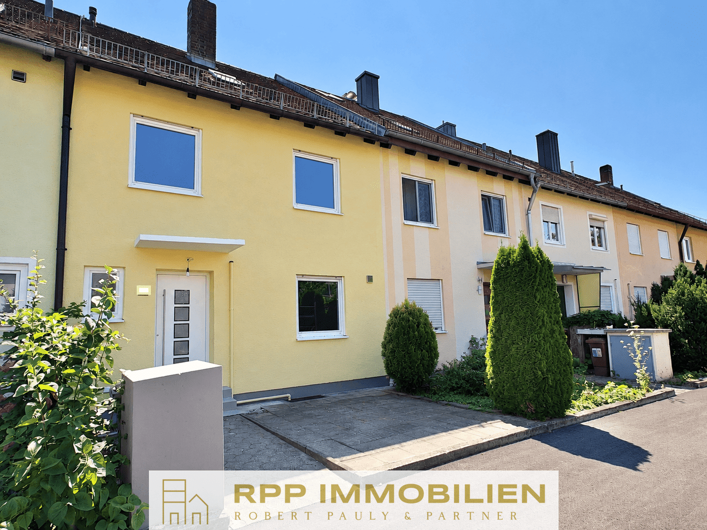 Renoviertes Reihenmittelhaus mit sonnigem Südgarten – ein Zuhause für Familien, 85764 Oberschleißheim