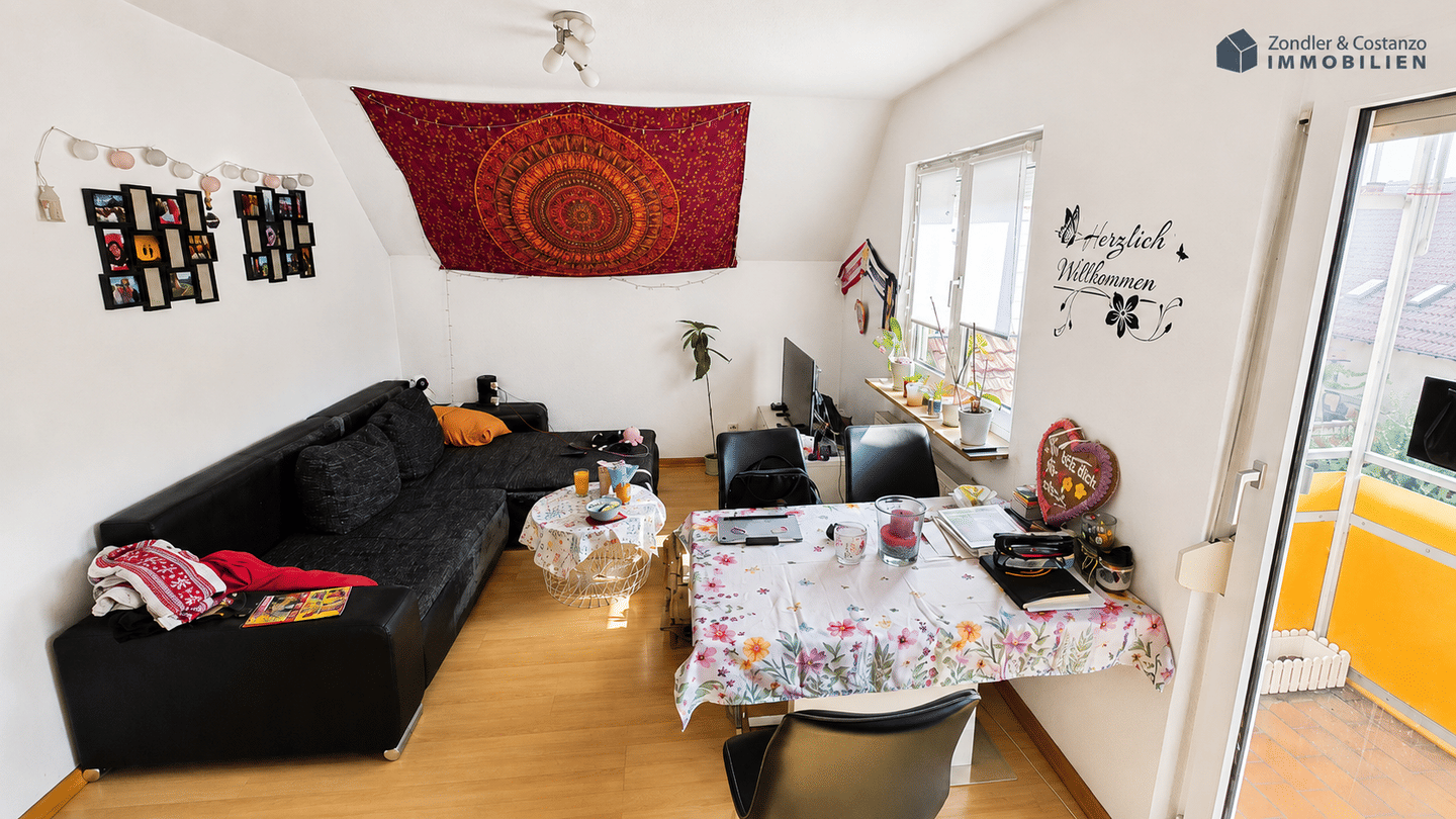 Gemütliche 2-Zi.-Dachgeschosswohnung mit Balkon in S-Untertürkheim, 70327 Stuttgart