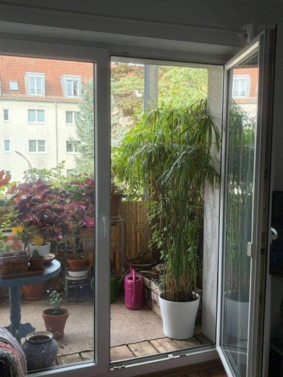 Kreative Leute aufgepasst, hübsche zwei Zimmer mit Wohnküche und Balkon!, 1237 Dresden